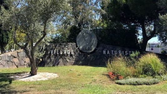 Organizaron una fiesta nudista en Francia y se contagiaron de coronavirus