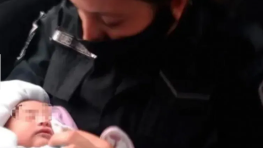 Hallaron una bebé recién nacida en la basura con un cuchillo clavado en el cuerpo