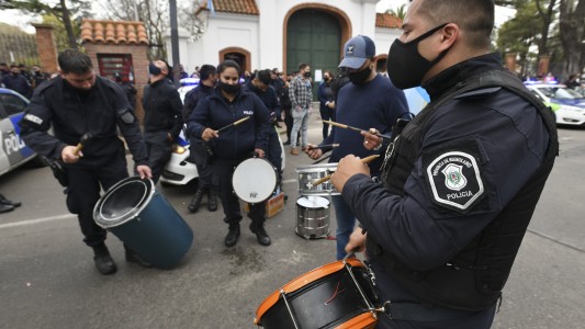 Los policías que protestan en Olivos rechazaron una oferta de diálogo de Alberto Fernández