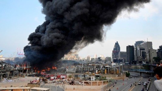 Beirut nuevamente en pánico por un incendio en el puerto