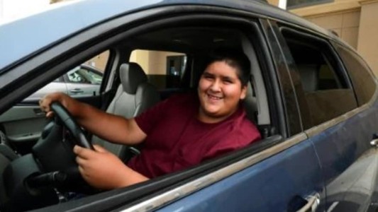 "Estaba nervioso y con miedo": adolescente aprende a manejar para huir del incendio