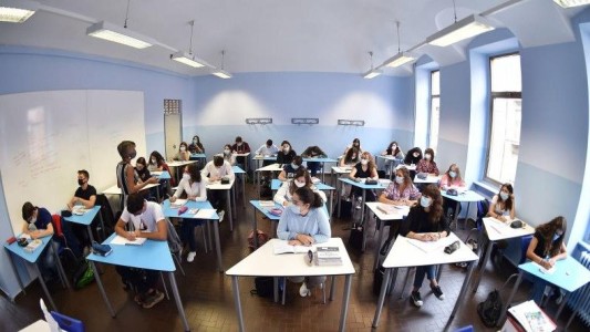 Detectan 13.000 casos de coronavirus entre los docentes a días del reinicio de clases en Italia