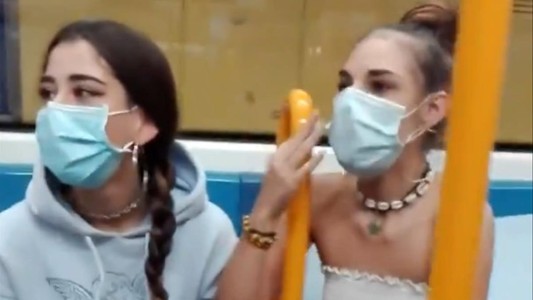 El video del ataque racista de tres chicas en el subte de Madrid