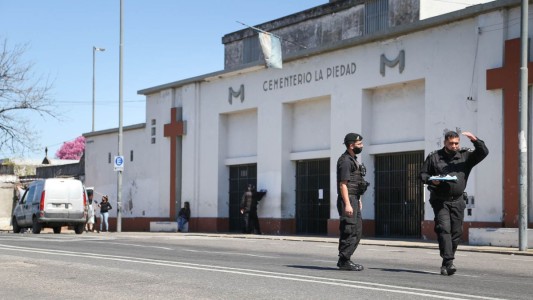 Sepultaban a una víctima de un homicidio y balearon a un joven en el cementerio