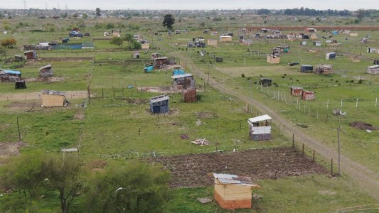 Cavó una zanja para evitar la toma de su terreno en Rafael Castillo