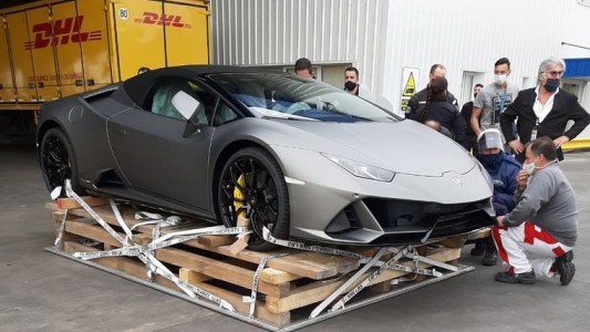 De quién es la Lamborghini que revolucionó Ezeiza