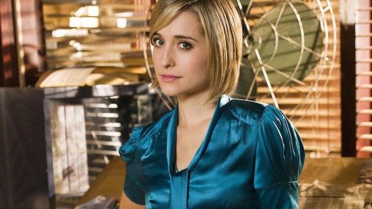 La actriz de la serie Smallville que lideró una secta sexual: mujeres esclavas y orgías