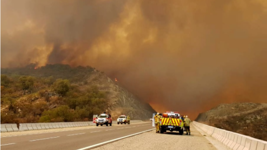 Persisten cuatro incendios activos en la provincia