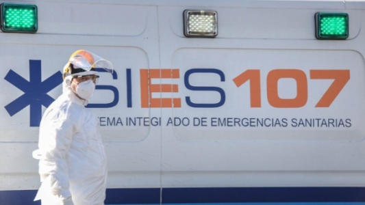 Dramática espera: "Las ambulancias terminan siendo camas móviles"