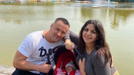 Lo detuvieron porque viajaba en el baúl de un auto: quería conocer a su hija