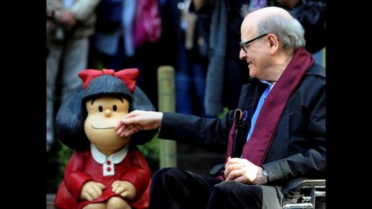Murió Quino: la estatua de Mafalda que convoca multitudes en San Telmo