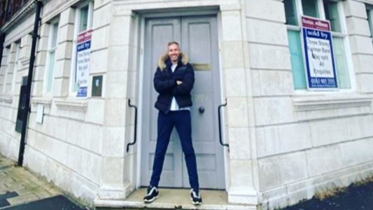 Se sintió humillado y compró el edificio del banco que le negó un préstamo