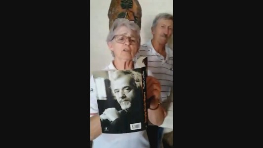 Seguidores de Bolsonaro queman libros de Paulo Coelho