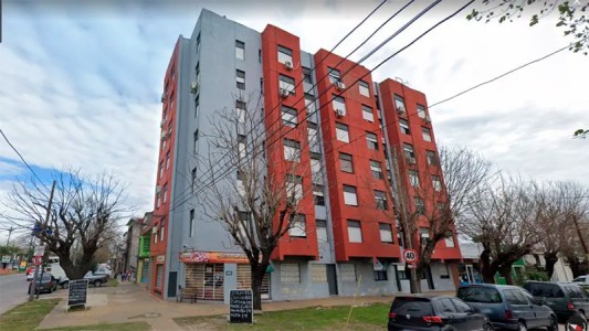 Un nene de 12 años cayó de un sexto piso al querer grabar un video para TikTok