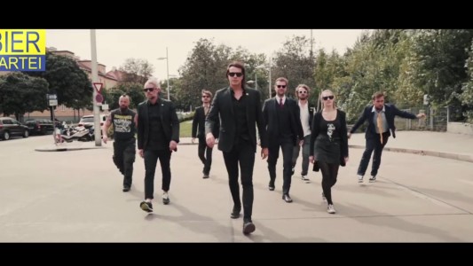 El partido que propone una fuente de cerveza en el medio de la ciudad