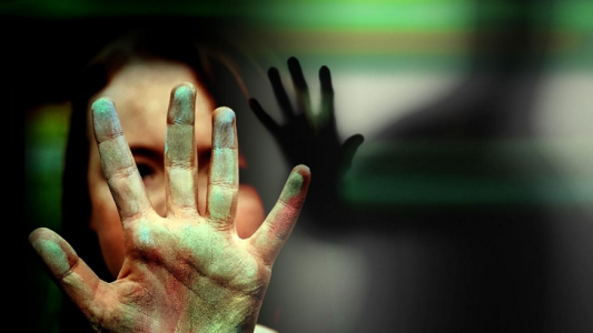 Llegó borracho, agredió a pareja e hijas y le arrojó aceite hirviendo a una de ellas