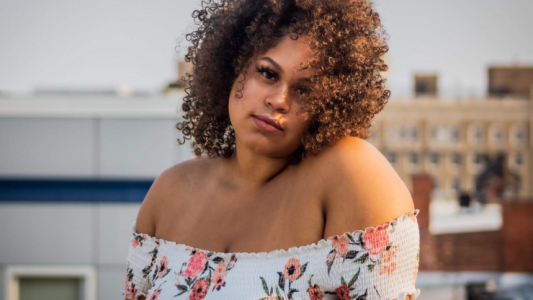 Viajó 2.400 kilómetros para conocer a un hombre que conoció por Internet: cuando llegó la bloqueó