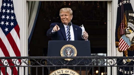 Trump encabezó un acto en la Casa Blanca y dijo que se siente "genial"