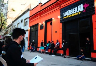 Abrió el restaurante que había recibido 1.500 currículums para 15 puestos de trabajo