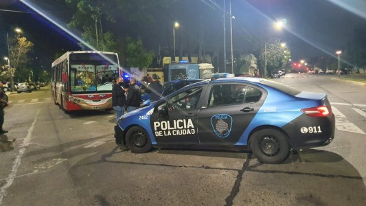 Una policía mató de un tiro a un chico de 15 años que subió a robar a un colectivo en Villa Lugano