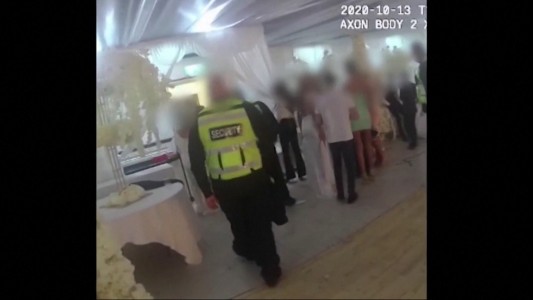 Policía irrumpe en casamiento que no respetaba la cuarentena