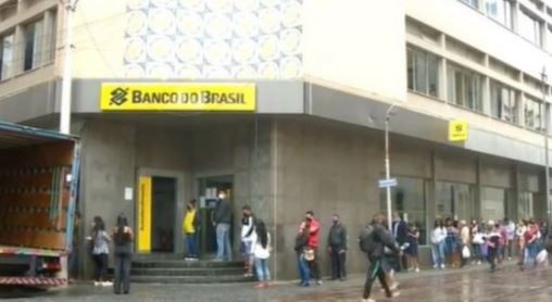 Murió, lo sentaron en una silla de ruedas y lo llevaron a cobrar su pensión