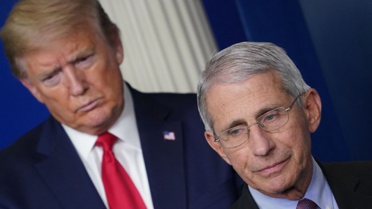 Duras críticas de Donald Trump a Anthony Fauci: lo calificó de "desastre" y aseguró que "la gente está cansada del COVID-19"