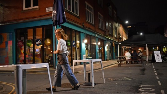 Confinamientos y toque de queda en Europa frente a récord de contagios de Covid-19