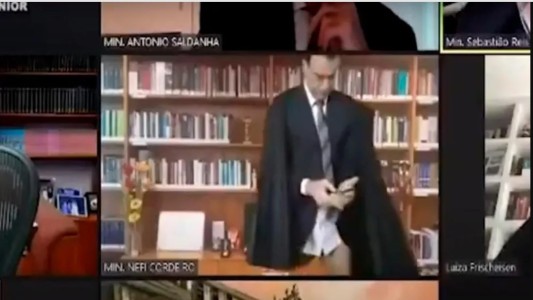 Un juez apareció en calzoncillos, en plena sesión por Zoom