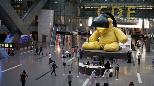 Examen ginecológico forzado a pasajeras tras el hallazgo de un recién nacido en el baño de un aeropuerto