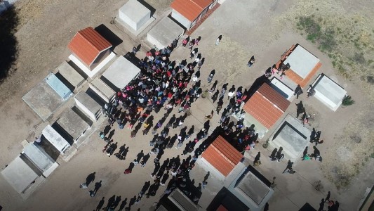 VIDEOS Y FOTOS: Masiva y dolorosa despedida a Joaquín, el joven asesinado por un policía en Paso Viejo