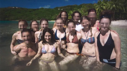 Condena de 120 años de cárcel para el líder de la secta sexual que marcaba a sus esclavas como ganado