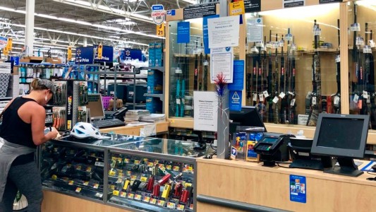 EE.UU.: tras disturbios, Walmart retiró armas de sus góndolas