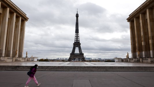 Cerca de la saturación en hospitales, Francia planea mandar pacientes a Alemania