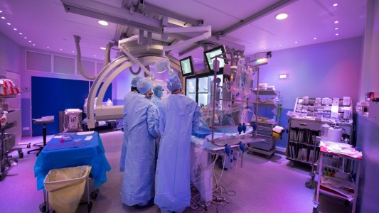 Operaron a un chico y le sacaron 70 centímetros de cable de la vejiga