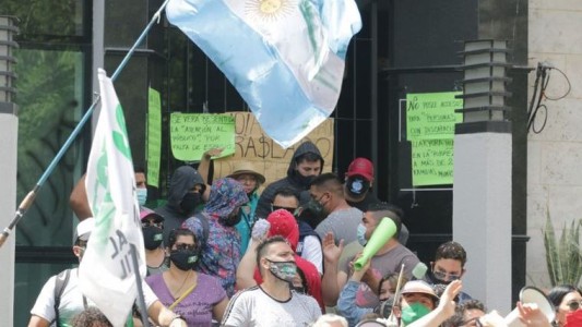 Otra violenta protesta del SUOEM: dos comerciantes fueron agredidos y heridos