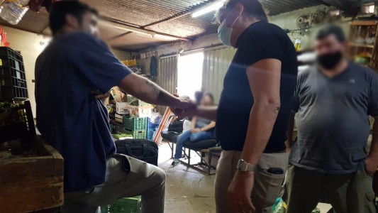 FOTO: así quedó el rostro del comerciante agredido por manifestantes del SUOEM