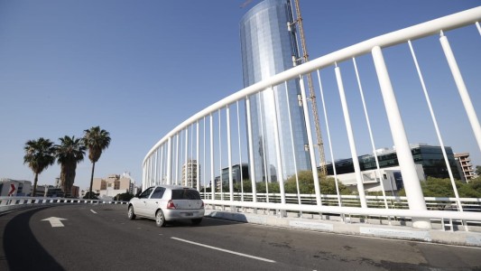 Otra “vuelta” para llegar al centro: habilitaron el puente curvo que une la Costanera con La Cañada