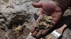 Hallan una vasija de cerámica con monedas de oro de 1.000 años de antigüedad en Jerusalén