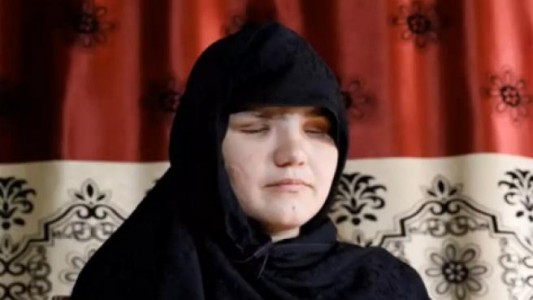 Le arrancaron los ojos a una mujer por trabajar fuera de su casa en Afganistán