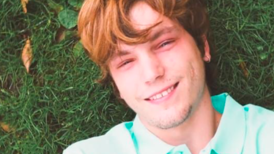 Video: la confesión viral de un joven adoptado por una pareja gay