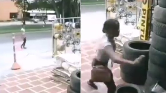 Video: mujer roció con gas pimienta a un acosador verbal callejero