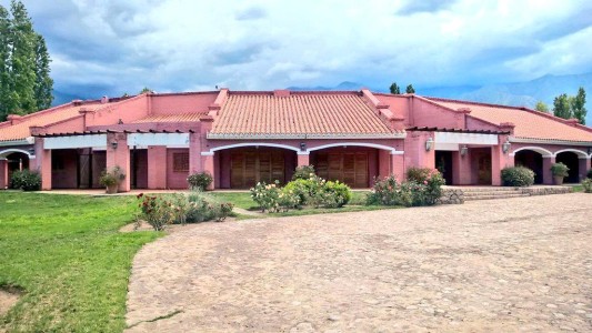 "La Rosadita" de Anillaco: abren al turismo la residencia riojana de Carlos Menem