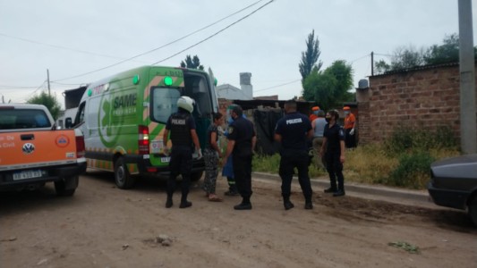 Una joven se electrocutó cuando saltaba un paredón