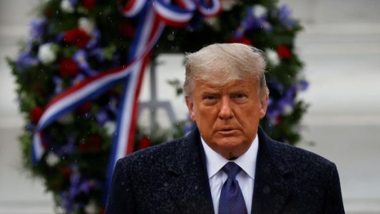 Más de 130 agentes de la custodia de Trump aislados por coronavirus