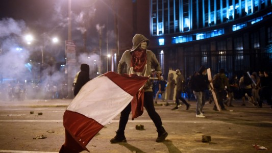 Perú: renuncia masiva de ministros tras confirmarse dos muertes en las protestas