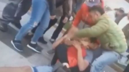Video: una joven de 20 años redujo con jiu-jitsu al hombre que le robó el celular