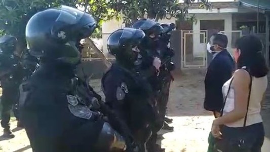 Desalojo en Capilla de los Remedios: así detenían a una legisladora provincial