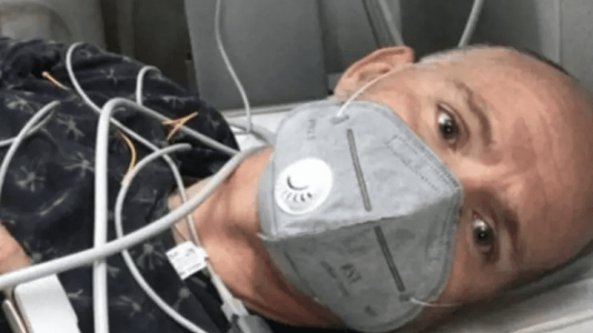 Insólito: un hombre tuvo malaria, dengue, coronavirus y lo picó una serpiente venenosa