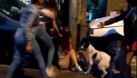 Video: brutal pelea entre dos chicas de 13 y 14 años